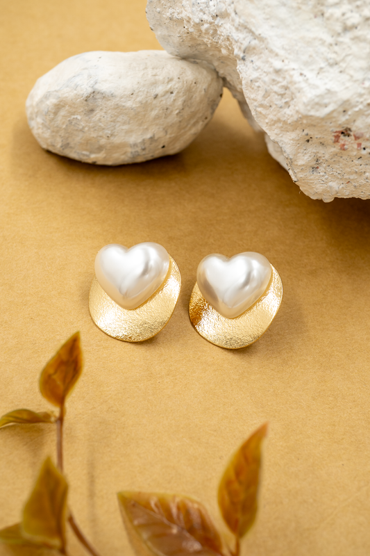 Amoré Heart Studs