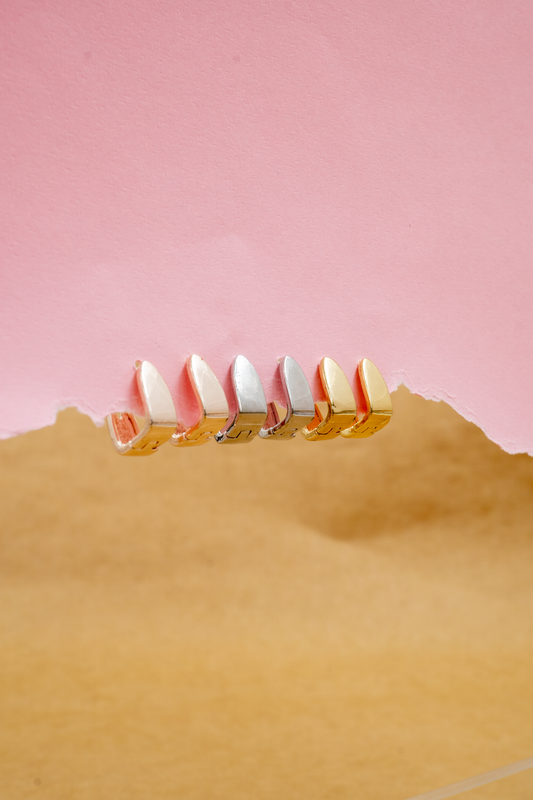 Aurum Curve Huggie Earrings